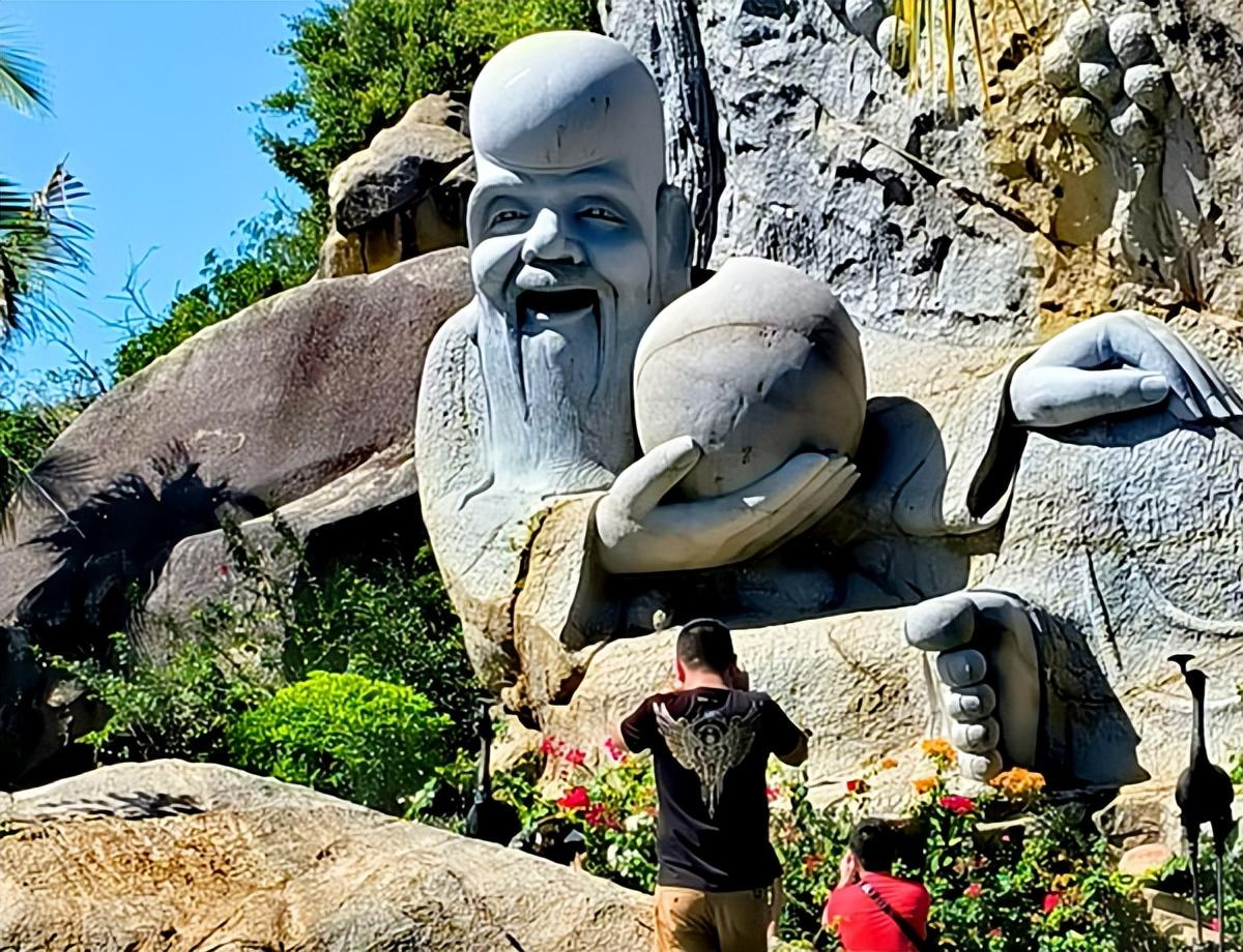 海南三亚新地标崛起，旅游热潮再掀，海南最新消息新闻独家报道！