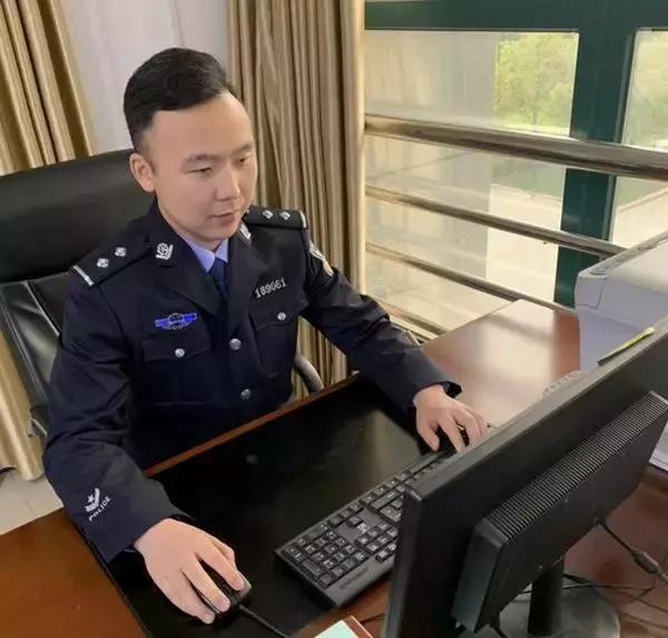 贾冰最新小品，笑中带思考，展现时代风采的魅力演出