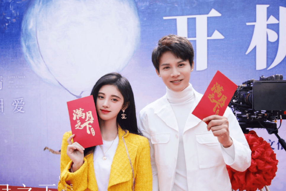 郑业成机场最新动态，温馨有趣的旅程启程