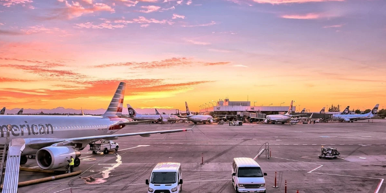 航空业疫情最新动态，蓝天之旅的新挑战与探索自然美景的旅程
