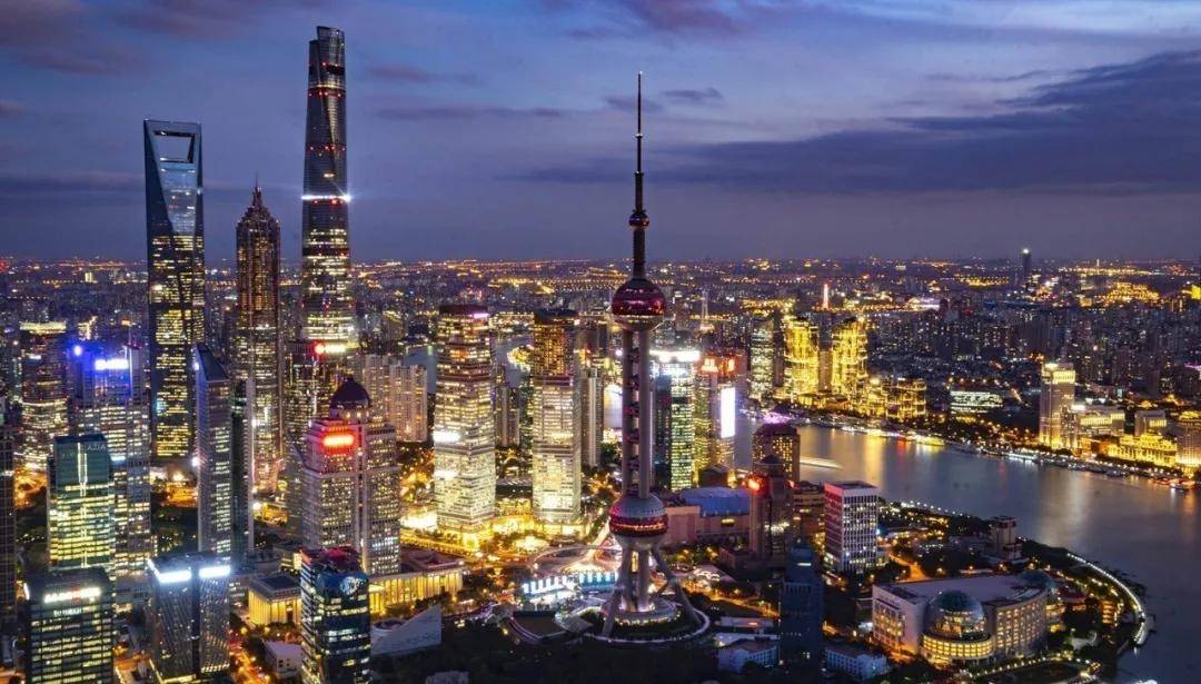 来沪最新消息，都市奇遇中的温馨篇章