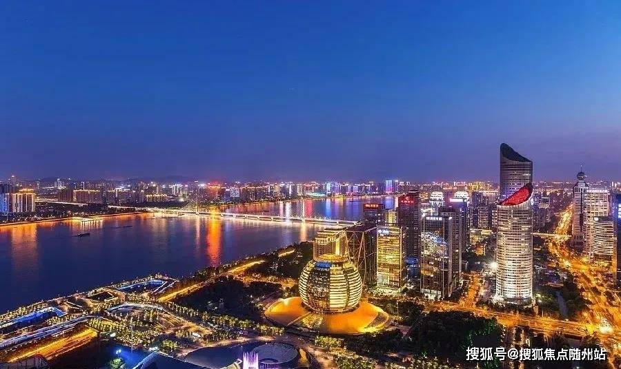 香港疫情最新动态与多元观点分析